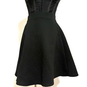 BLACK WAFFLE TEXTURED, HIGH WAISTED FIT & FLARE MINI SKIRT, SZ MEDIUM IN GUC!